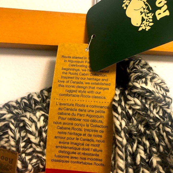 *FINAL PRICE* NWT Roots Chunky Cabin String Mittens - Picture 5 of 8